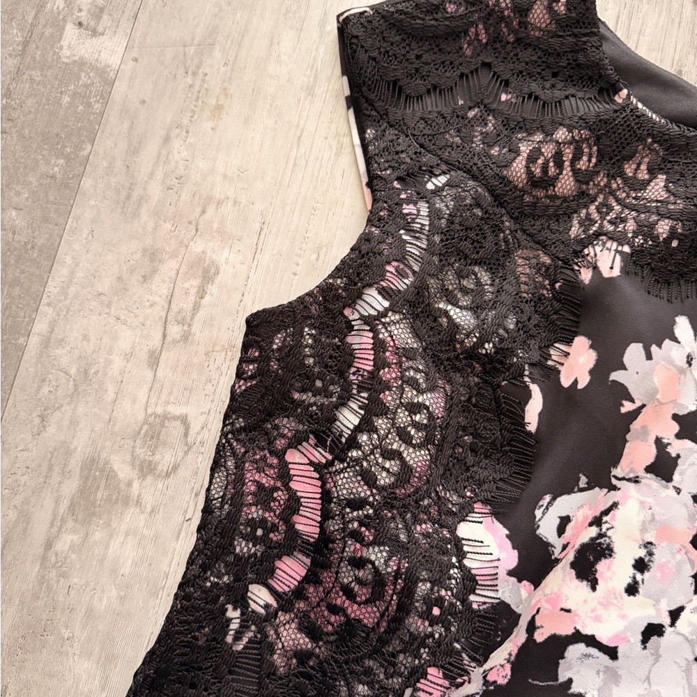 Saks Fifth Avenue Black Floral Lace Cap Sleeve Dress Size 14 NWT - Picture 4 of 10